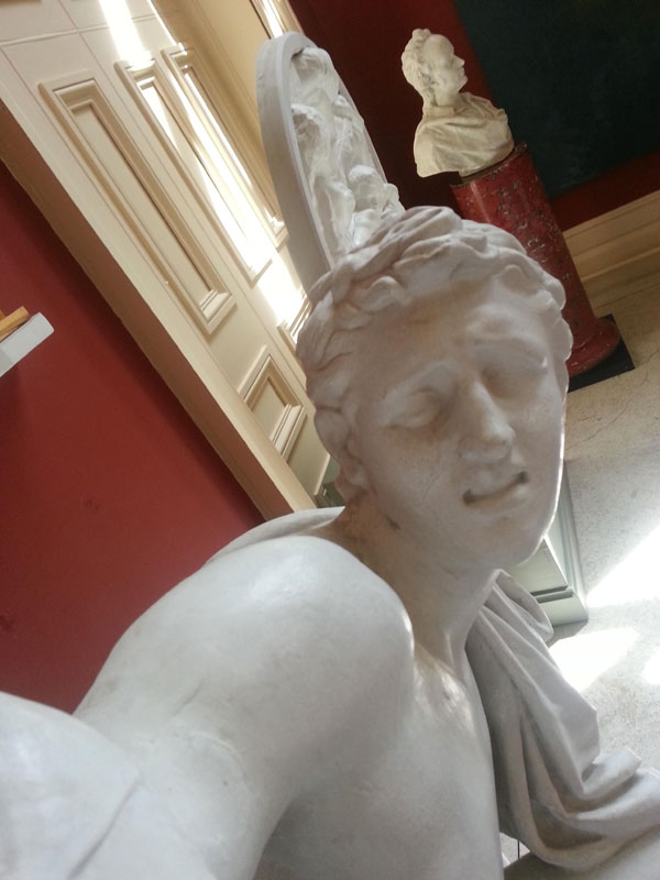 statue selfies (1)